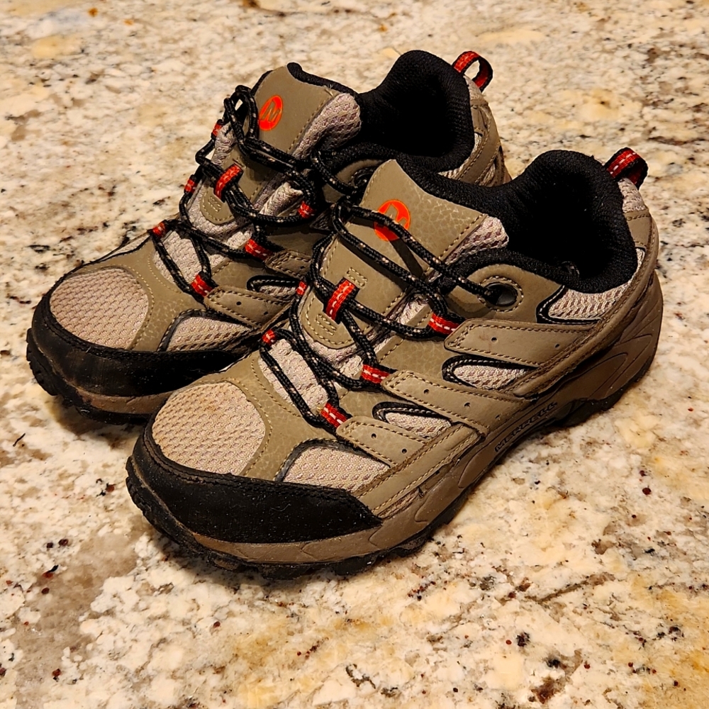 Merrell Boys Size 2.5Y Hiking Shoes